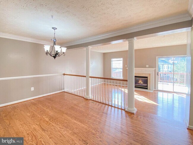 Building Photo - 3319 Hollow Ct
