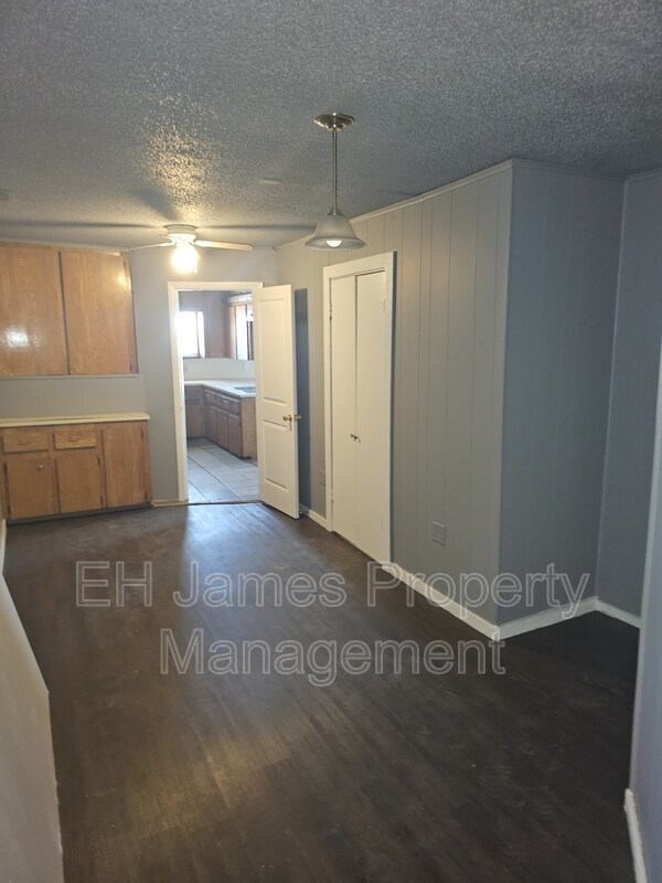 Foto del edificio - 217 N Wilson Ave