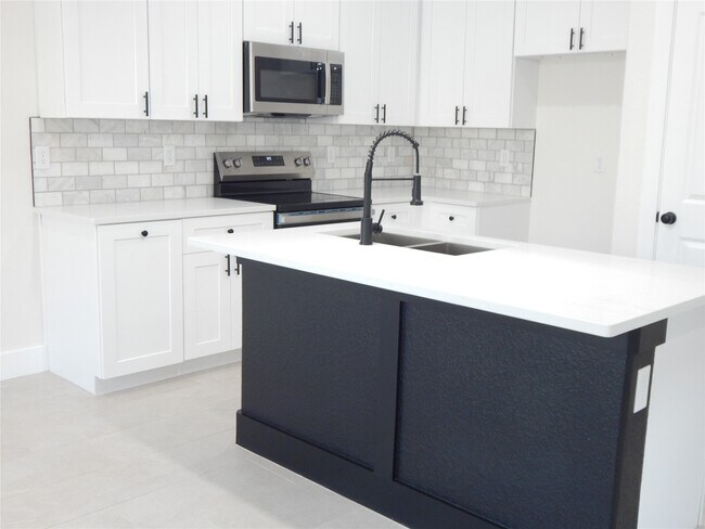 Foto del edificio - 16967 W Juneau St