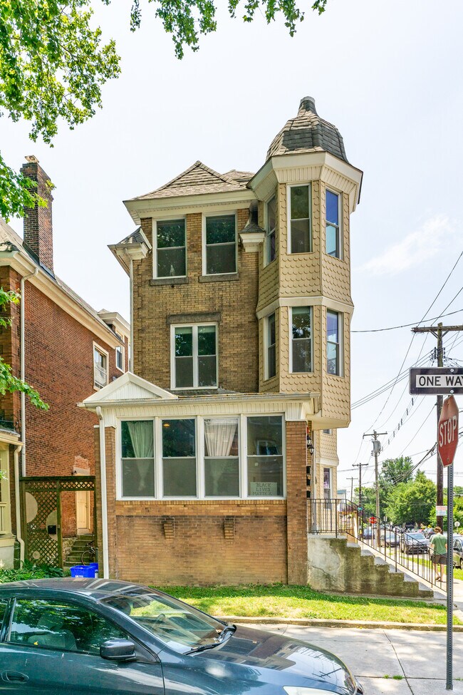 Building Photo - 800 S St Bernard St