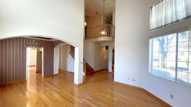 Building Photo - Martinez Beautiful 4 bedroom 3 bath home! ...