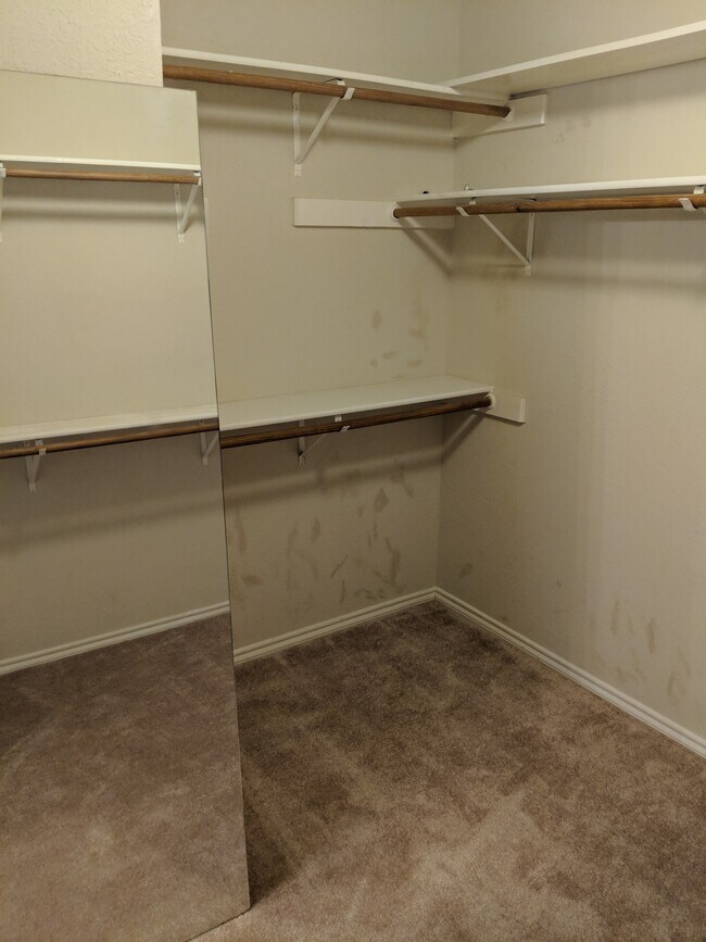 Foto del edificio - 1308 Meadow Lark Dr