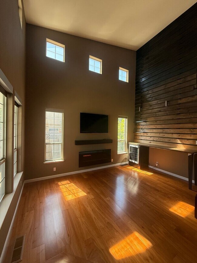 Building Photo - Beautiful 3-Bedroom, 2.5-Bath Home in Wind...