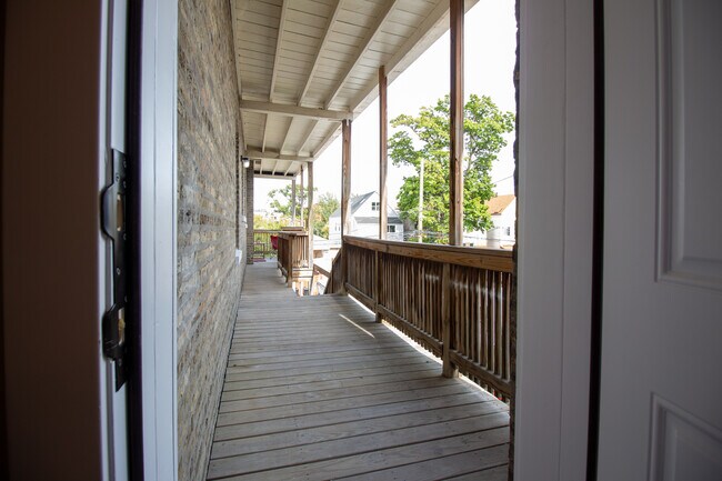 Building Photo - 2850 W Barry Ave