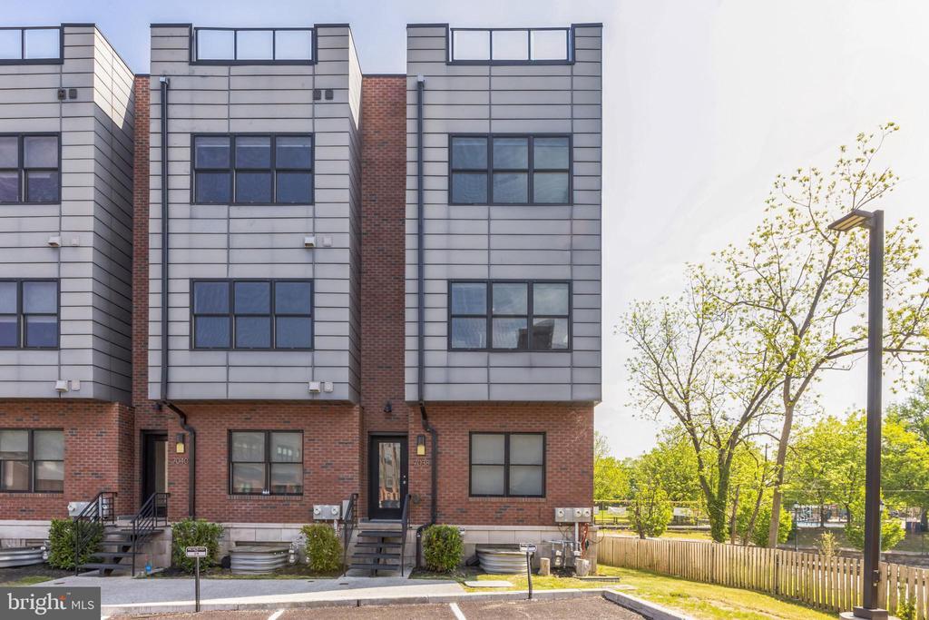 Foto del edificio - 7038 Pipers Glen Wy