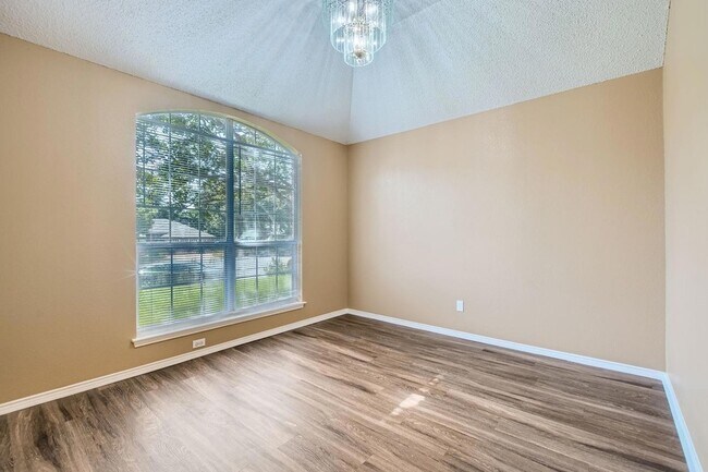 Foto del edificio - 409 Kelley Ct