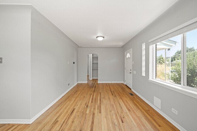 Building Photo - 3021 Olive St