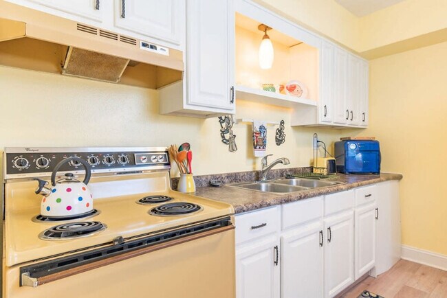 Building Photo - 141 California Ave