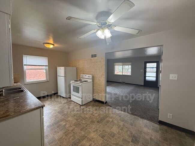 Foto del edificio - 211 N Cherrywood Ave