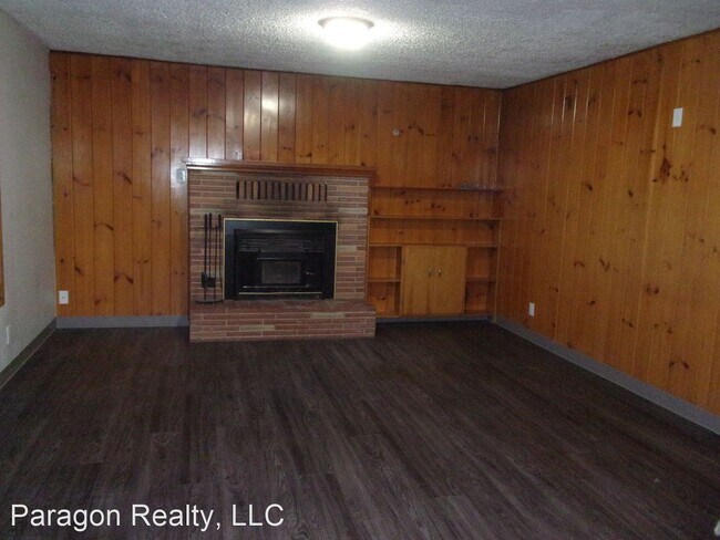 Building Photo - 3 br, 1.5 bath House - 305 N 18th St.