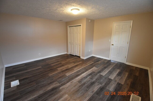 Foto del edificio - 3 Bedroom, 1 Bath Home in Greenfield