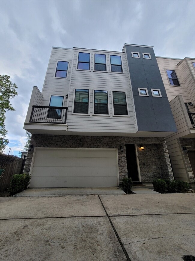 Building Photo - 1413 Holly St