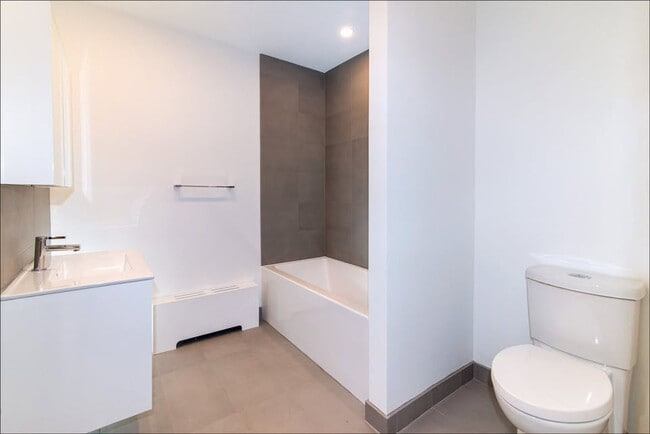 Building Photo - 3300 rue de la Monnerie