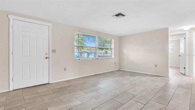Foto del edificio - 11241 Snyder Ave