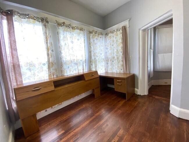 Building Photo - 9 Bed 5 Bath Historic Home - Commercial Use