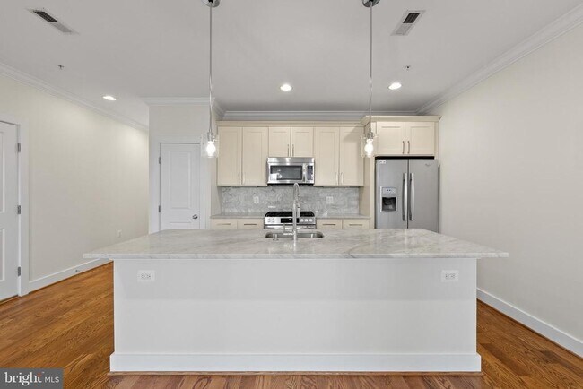 Building Photo - 1228 I St NE