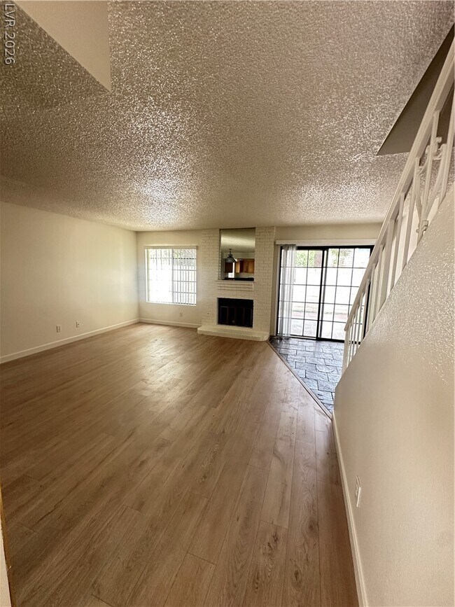 Foto del edificio - 3280 Dayflower St