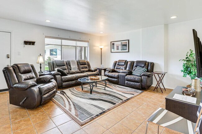 Foto del edificio - 6805 E 2nd St