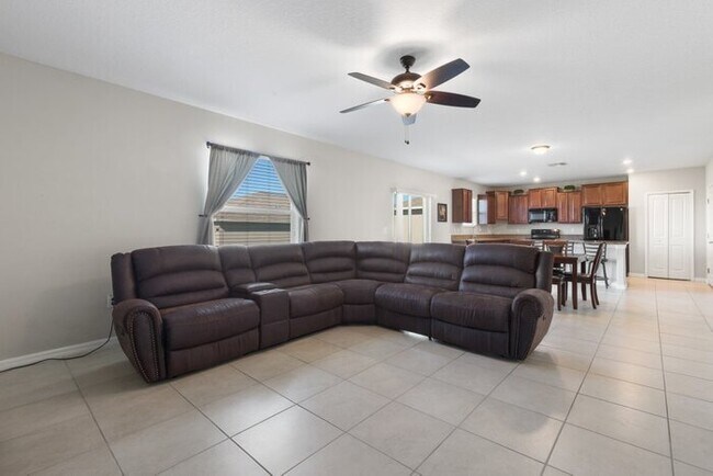 Building Photo - Come Rent this LIKE NEW Home in Fern Hill!