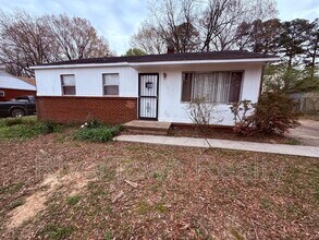 Building Photo - 3300 Baskin St