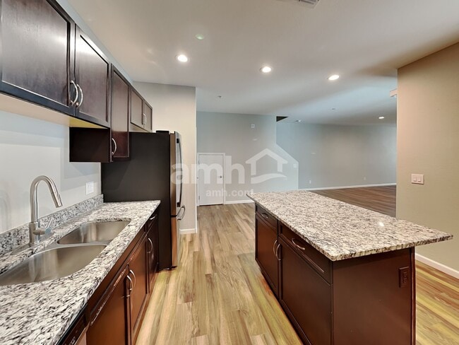 Building Photo - 20690 W Stone Hill Rd