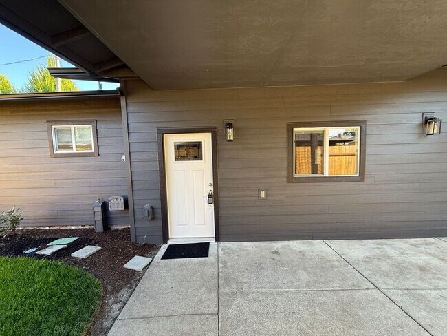 Foto del edificio - 1334 SW 8th Ave