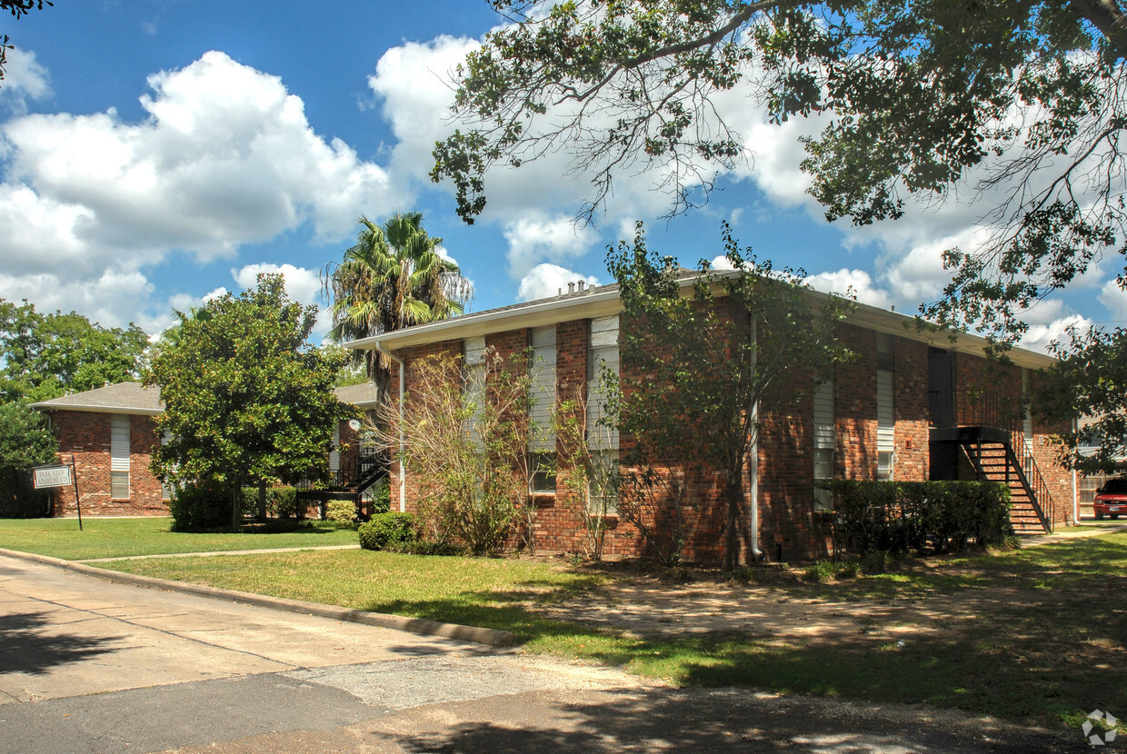 Foto principal - Parkview Apartments Townhomes