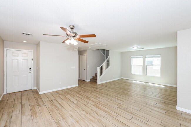 Foto del edificio - 6218 Lone Cypress Ct