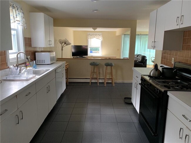 Building Photo - 23 Carey St