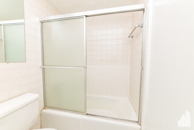 Foto del edificio - 535 W Briar Pl