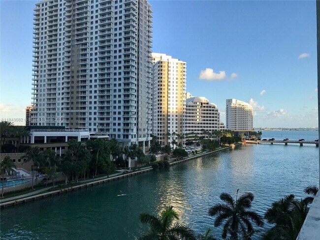 Foto del edificio - 465 Brickell Ave