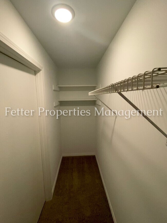 Foto del edificio - 5680 Kenwood Dr