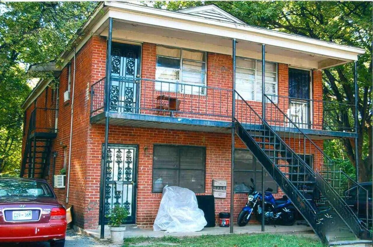 Building Photo - 1627 Barton