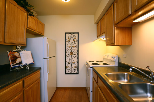 1br-Kitchen - Willow Brooke Apts.