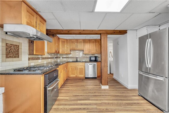 Building Photo - 11 Hallmark Pl