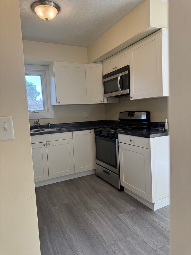 Kitchen - 14707 Dominica Ct