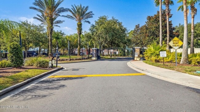 Building Photo - Spacious 3 bedroom condo located in a gated community off of Beach Boulevard