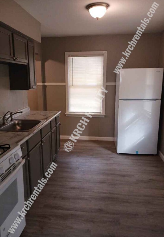 Building Photo - 2-Bedroom Home on a Quiet Street