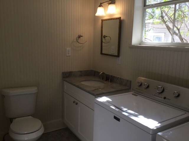 Building Photo - Spacious apartment on Magazine St