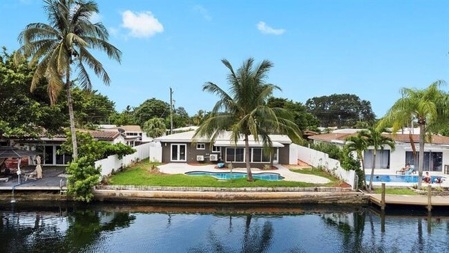 Building Photo - 121 Almar Dr