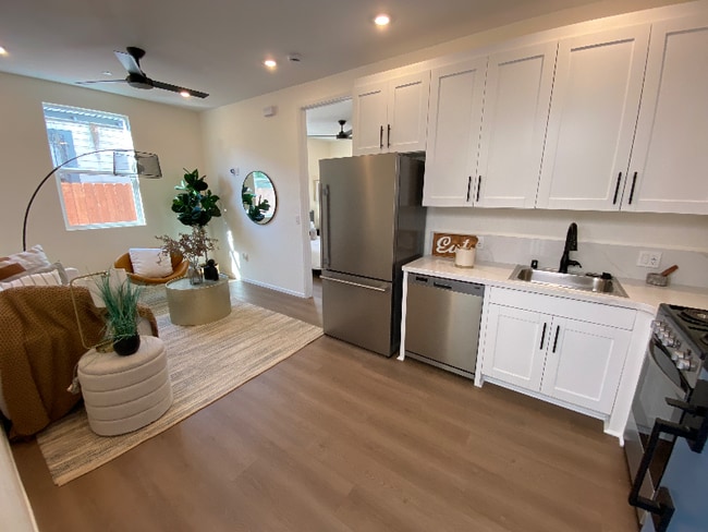 Foto del edificio - 3042-3044 J St