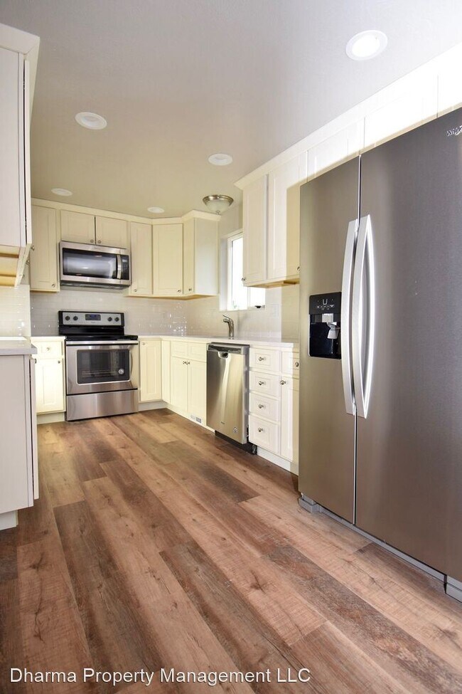 Building Photo - 5 br, 3 bath House - 997 N 350 E