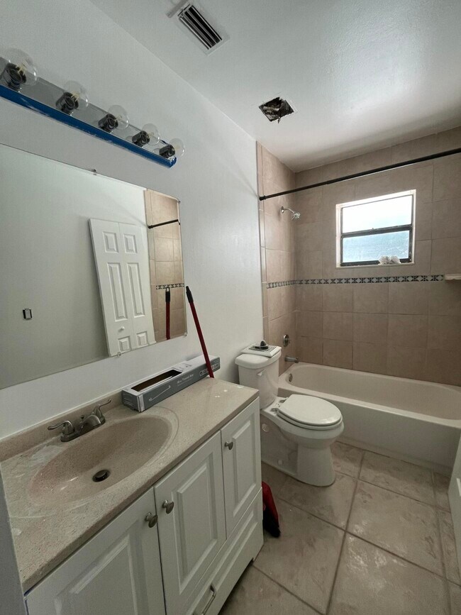 Foto del edificio - 1573 Hawthorne Pl