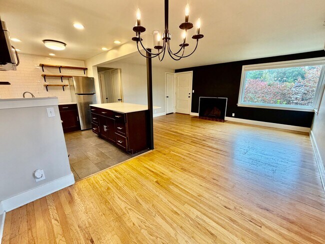 Foto del edificio - 2115 33rd Ave W