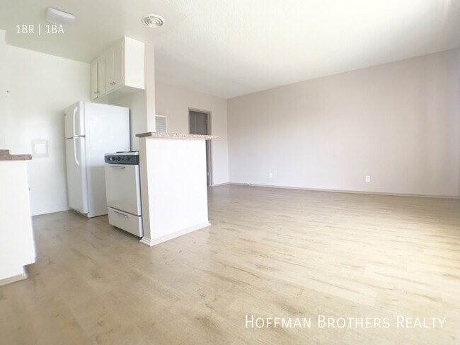 Foto del edificio - 12620 Caswell Ave