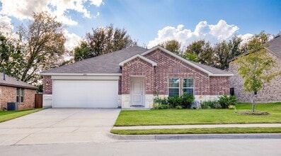 Building Photo - 2208 San Jacinto Wy