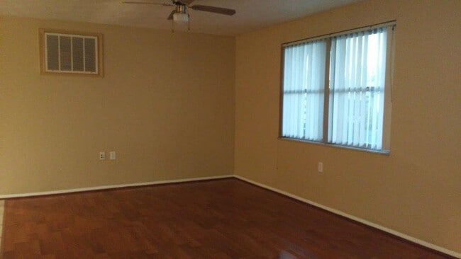 Building Photo - Charming 3/1.5/1 1000 Sq. Ft. home with a ...