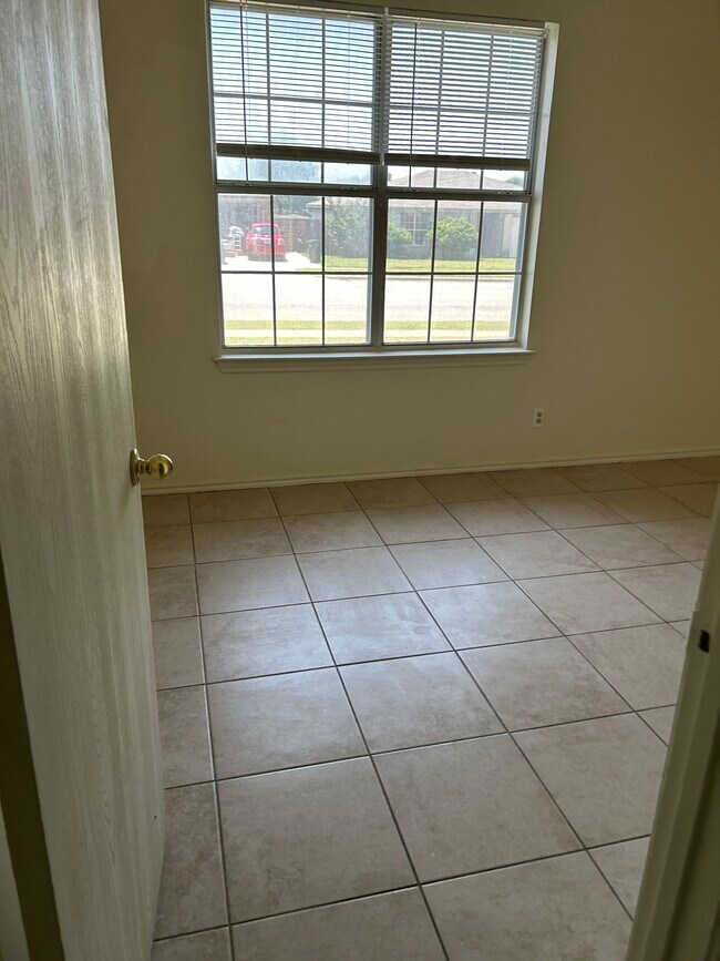 Building Photo - 3505 Northcrest Dr