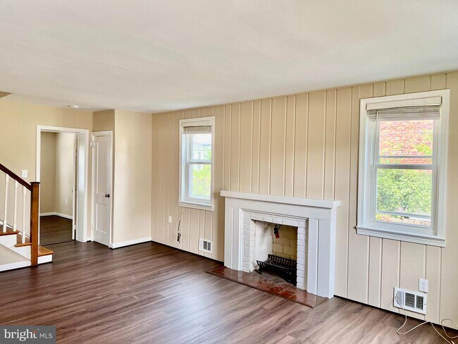 Building Photo - 206 Timberwood Ave