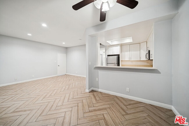 Foto del edificio - 5715 W Olympic Blvd